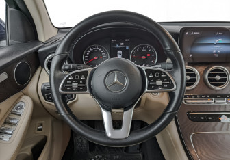Подержанный автомобиль Mercedes-Benz GLC Coupe 2019 года (19 фото)