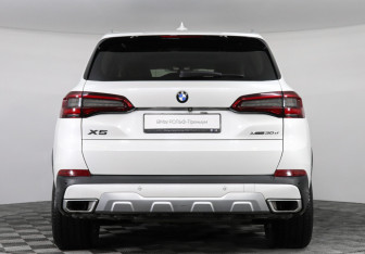 Подержанный автомобиль BMW X5 2019 года (4 фото)