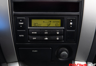 Подержанный автомобиль Hyundai Tucson 2006 года (14 фото)