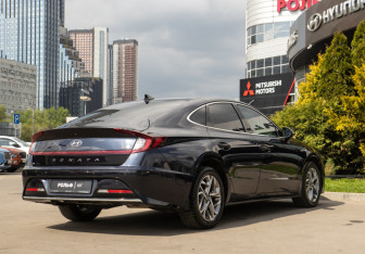 Подержанный автомобиль Hyundai Sonata 2021 года (4 фото)