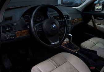 Подержанный автомобиль BMW X3 2008 года (11 фото)