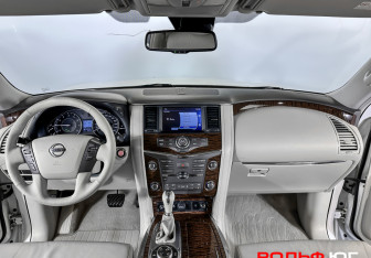 Подержанный автомобиль Nissan Patrol 2014 года (11 фото)