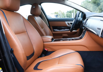 Подержанный автомобиль Jaguar XF Sedan 2012 года (14 фото)