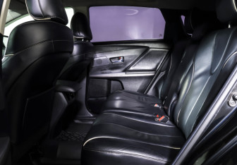 Подержанный автомобиль Toyota Venza 2013 года (11 фото)
