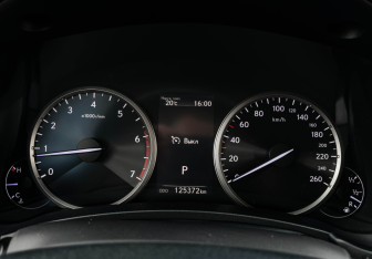 Подержанный автомобиль Lexus NX 2018 года (11 фото)
