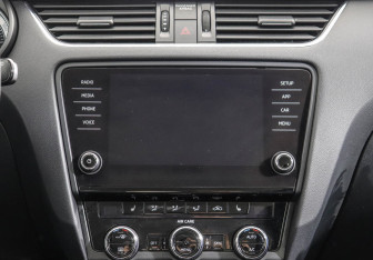 Подержанный автомобиль Skoda Octavia Wagon 2017 года (8 фото)