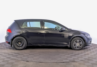 Подержанный автомобиль Volkswagen Golf Hatchback 2013 года (4 фото)