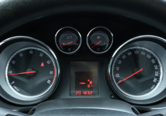 Подержанный автомобиль Opel Insignia Liftback 2013 года (11 фото)