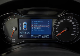 Подержанный автомобиль Ford Mondeo Sedan 2013 года (12 фото)