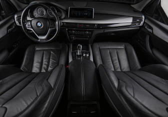 Подержанный автомобиль BMW X5 2017 года (22 фото)