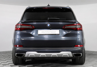 Подержанный автомобиль BMW X5 2019 года (4 фото)