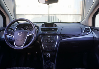 Подержанный автомобиль Opel Mokka 2013 года (12 фото)