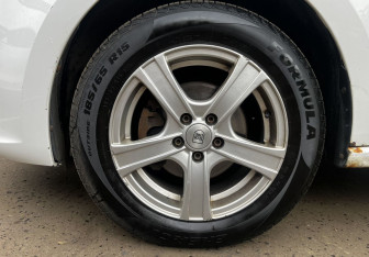Подержанный автомобиль Volkswagen Polo Sedan 2012 года (9 фото)