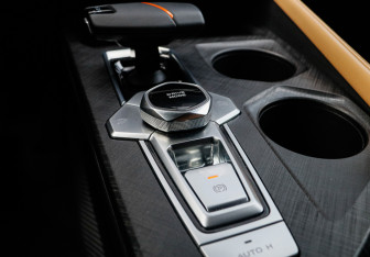 Подержанный автомобиль Changan UNI-V 2023 года (30 фото)