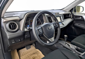 Подержанный автомобиль Toyota RAV4 2013 года (16 фото)