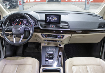 Подержанный автомобиль Audi Q5 2018 года (15 фото)