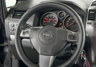 Подержанный автомобиль Opel Zafira Compactvan 2007 года (16 фото)