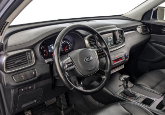 Подержанный автомобиль Kia Sorento 2018 года (15 фото)