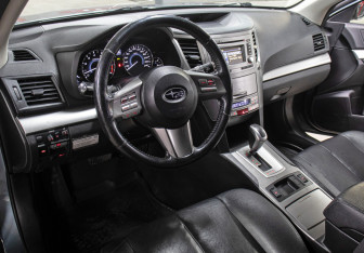 Подержанный автомобиль Subaru Outback Wagon 2012 года (15 фото)