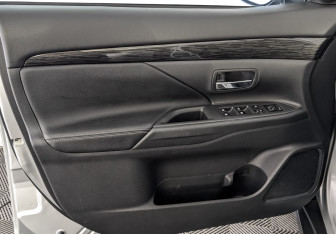 Подержанный автомобиль Mitsubishi Outlander 2016 года (19 фото)