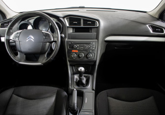 Подержанный автомобиль Citroen C4 Sedan 2013 года (11 фото)