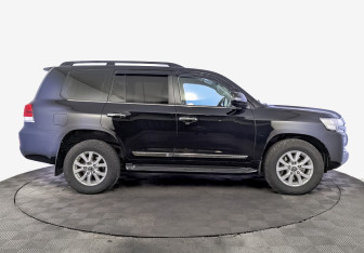 Подержанный автомобиль Toyota Land Cruiser Suv 2018 года (4 фото)