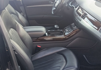 Подержанный автомобиль Audi A8 2014 года (9 фото)