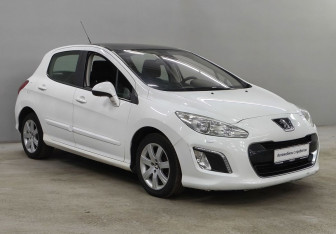 Подержанный автомобиль Peugeot 308 Hatchback 2011 года (3 фото)