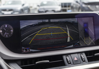 Подержанный автомобиль Lexus ES 2019 года (19 фото)