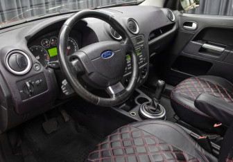 Подержанный автомобиль Ford Fusion 2006 года (16 фото)