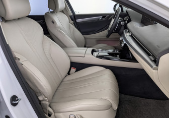 Подержанный автомобиль Genesis G80 2021 года (24 фото)