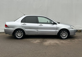 Подержанный автомобиль Mitsubishi Lancer Sedan 2007 года (4 фото)