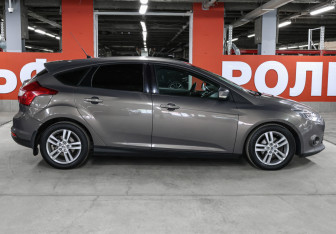 Подержанный автомобиль Ford Focus Hatchback 2011 года (4 фото)