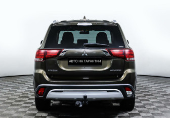 Подержанный автомобиль Mitsubishi Outlander 2018 года (6 фото)