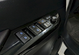 Подержанный автомобиль Toyota Hilux 2015 года (12 фото)