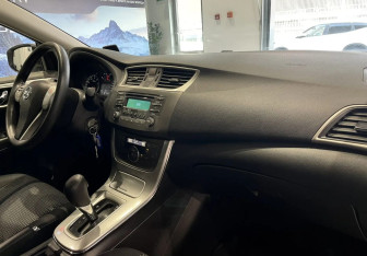 Подержанный автомобиль Nissan Sentra Sedan 2015 года (10 фото)