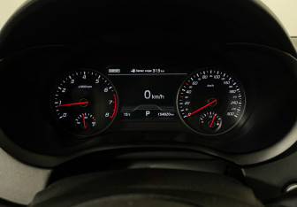 Подержанный автомобиль Kia Stinger 2019 года (11 фото)