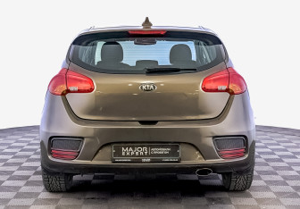 Подержанный автомобиль Kia Ceed Hatchback 2017 года (6 фото)