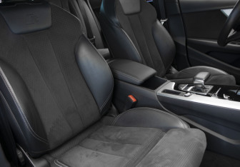 Подержанный автомобиль Audi A4 Sedan 2021 года (31 фото)
