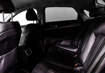 Подержанный автомобиль Kia K5 2020 года (12 фото)