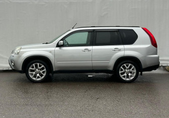 Подержанный автомобиль Nissan X-Trail 2011 года (8 фото)