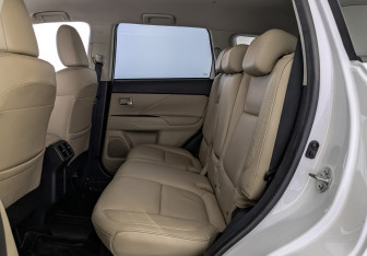Подержанный автомобиль Mitsubishi Outlander 2019 года (18 фото)