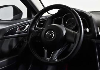 Подержанный автомобиль Mazda 3 Hatchback 2013 года (11 фото)