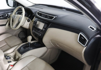 Подержанный автомобиль Nissan X-Trail 2016 года (6 фото)