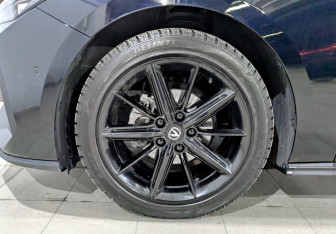 Подержанный автомобиль Changan UNI-V 2023 года (18 фото)