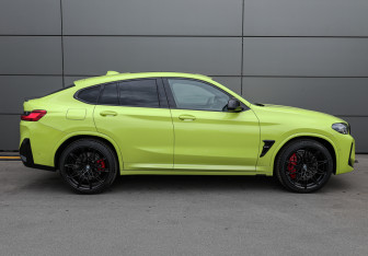 Подержанный автомобиль BMW X4 M 2022 года (3 фото)