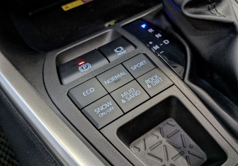 Подержанный автомобиль Toyota RAV4 2025 года (21 фото)