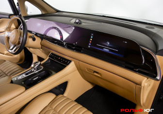 Подержанный автомобиль Voyah Dream 2023 года (7 фото)