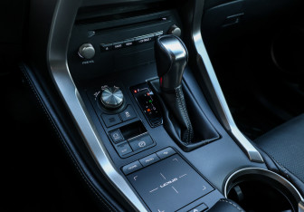 Подержанный автомобиль Lexus NX 2017 года (17 фото)