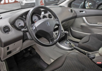 Подержанный автомобиль Peugeot 308 Wagon 2008 года (17 фото)